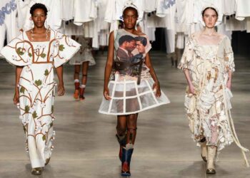 Ronaldo Fraga celebra 10 anos da Sou de Algodão no SPFW