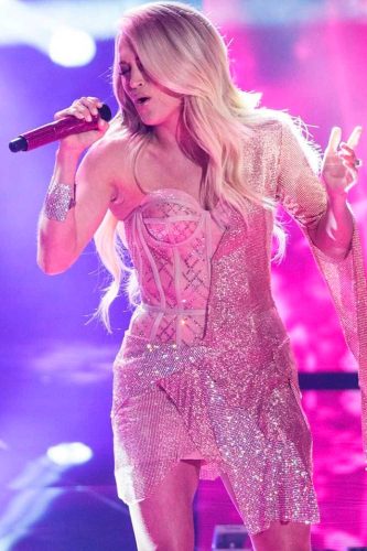 Carrie Underwood com look criado por Rapha Mendonça para apresentação de American Ido -l Foto: Acervo pessoal