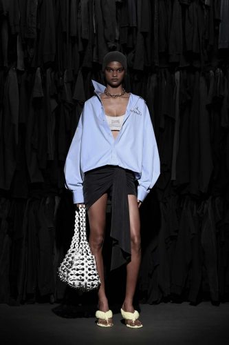 Alexander Wang, verão 2025 - Foto: Reprodução/Vogue Runway