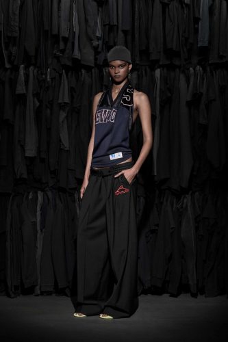 Alexander Wang, verão 2025 - Foto: Reprodução/Vogue Runway