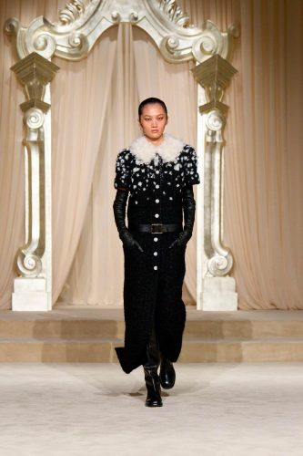 Chanel, alta-costura de inverno 2025 – Foto: Reprodução/Vogue Runway