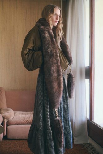 Petra Collins para Chloé, pre-fall 2025 - Foto: Reprodução/Vogue Runway