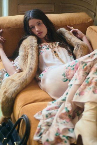 Ever Anderson para Chloé, pre-fall 2025 - Foto: Reprodução/Vogue Runway