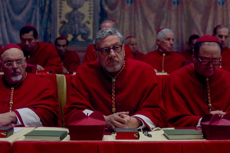 “Conclave” (2024), de Edward Berger – Foto: Reprodução/Esquire Australia/Roadshow