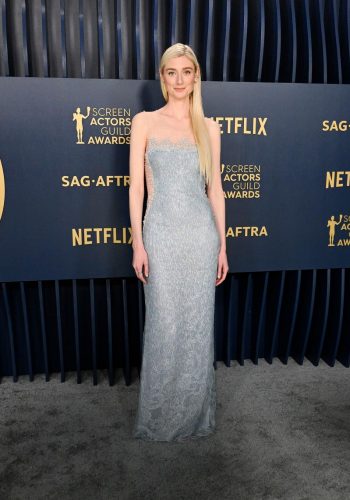 Elizabeth Debicki veste Armani Privé - Foto: Reprodução/WWD