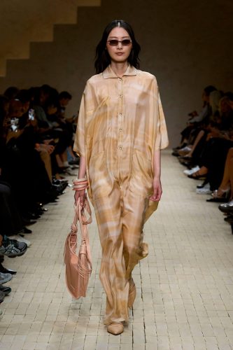 Emporio Armani, verão 2026 - Foto: Reprodução/Vogue Runway