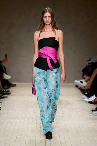 Emporio Armani, verão 2026 - Foto: Reprodução/Vogue Runway