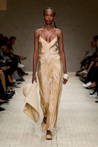 Emporio Armani, verão 2026 - Foto: Reprodução/Vogue Runway