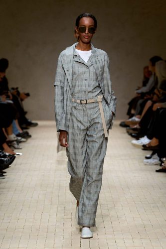 Emporio Armani, verão 2026 - Foto: Reprodução/Vogue Runway