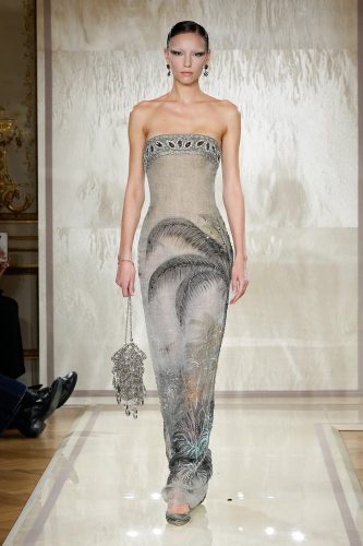 Armani Privé, alta-costura, verão 2025 – Foto: Reprodução/Vogue Runway