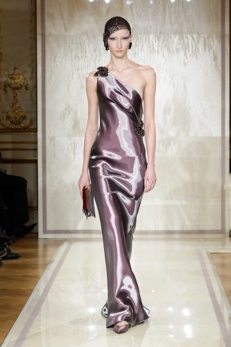 Armani Privé, alta-costura, verão 2025 – Foto: Reprodução/Vogue Runway