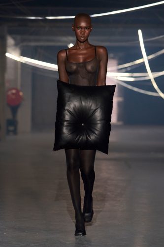 Vetements, verão 2026 - Foto: Reprodução/Vogue Runway