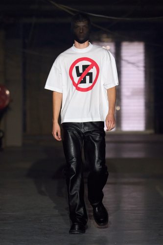 Vetements, verão 2026 - Foto: Reprodução/Vogue Runway