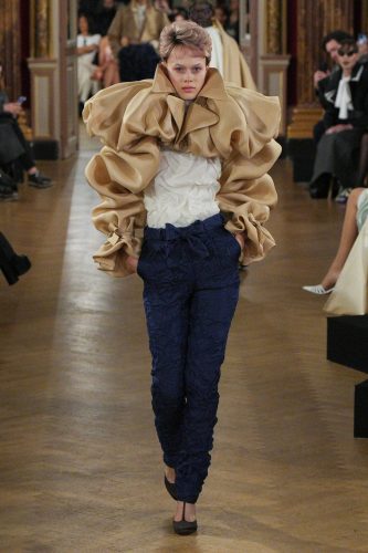 Viktor & Rolf, alta-costura de verão 2025 – Reprodução: Vogue Runway