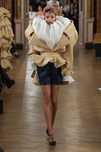 Viktor & Rolf, alta-costura de verão 2025 – Reprodução: Vogue Runway
