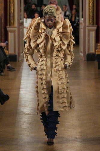 Viktor & Rolf, alta-costura de verão 2025 – Reprodução: Vogue Runway