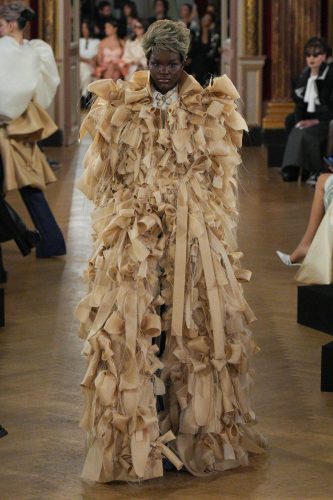 Viktor & Rolf, alta-costura de verão 2025 – Reprodução: Vogue Runway
