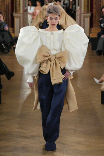 Viktor & Rolf, alta-costura de verão 2025 – Reprodução: Vogue Runway