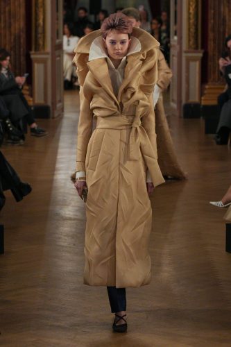 Viktor & Rolf, alta-costura de verão 2025 – Reprodução: Vogue Runway