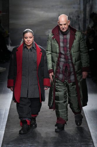 Yohji Yamamoto, inverno 2025 – Foto: Reprodução/Vogue Runway