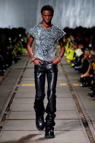 Seán McGirr estreia na direção criativa da Alexander McQueen