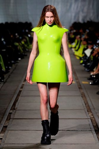 Seán McGirr estreia na direção criativa da Alexander McQueen