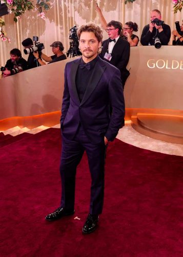Luke Grimes veste Armani - Foto: Divulgação