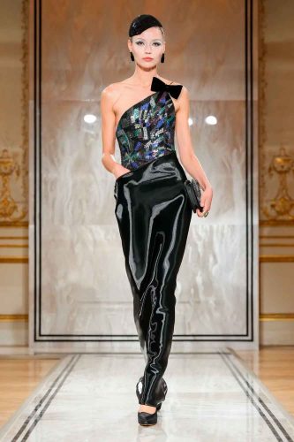 Armani Privé, alta-costura, inverno 2025 - Foto: Reprodução/Vogue Runway