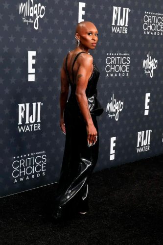 Cynthia Erivo veste Armani Privé - Foto: Reprodução/WWD