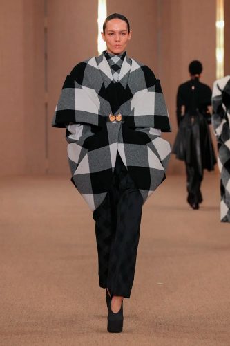 Balmain, inverno 2024 - Foto: Reprodução/Vogue Runway