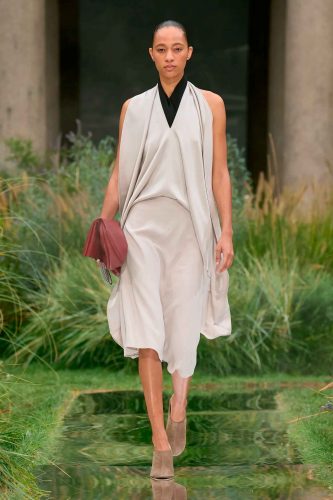 Boss, verão 2025 - Foto: Reprodução/Vogue Runway