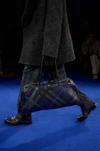 Bolsa Burberry, inverno 2025 - Foto: Reprodução/Vogue Runway