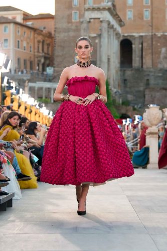Dolce & Gabbana, alta moda 2025 - Foto: Reprodução/Vogue Runway