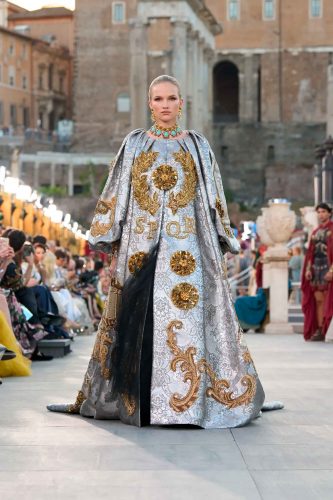 Dolce & Gabbana, alta moda 2025 - Foto: Reprodução/Vogue Runway