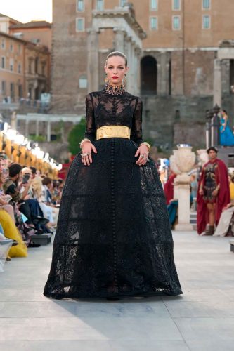 Dolce & Gabbana, alta moda 2025 - Foto: Reprodução/Vogue Runway