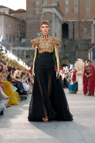 Dolce & Gabbana, alta moda 2025 - Foto: Reprodução/Vogue Runway