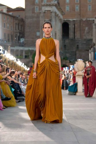 Dolce & Gabbana, alta moda 2025 - Foto: Reprodução/Vogue Runway