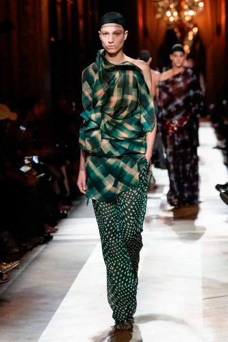 Dries Van Noten, inverno 2025 - Foto: Reprodução/Vogue Runway