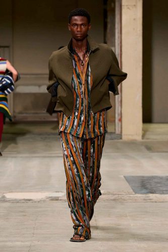 Dries Van Noten, verão 2026 - Foto: Reprodução/Vogue Runway