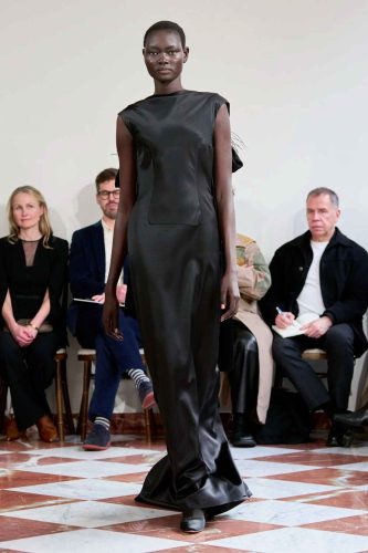 Emilia Wickstead, inverno 2026 - Foto: Reprodução/Vogue Runway