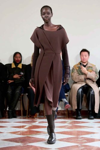 Emilia Wickstead, inverno 2026 - Foto: Reprodução/Vogue Runway