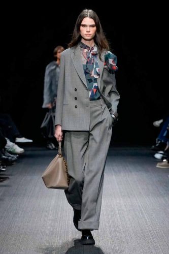 Emporio Armani, inverno 2025 - Foto: Reprodução/Vogue Runway
