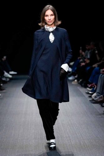 Emporio Armani, inverno 2025 - Foto: Reprodução/Vogue Runway