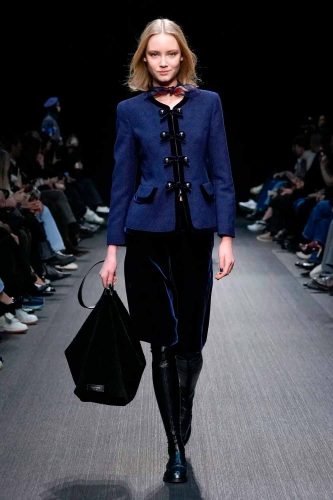 Emporio Armani, inverno 2025 - Foto: Reprodução/Vogue Runway