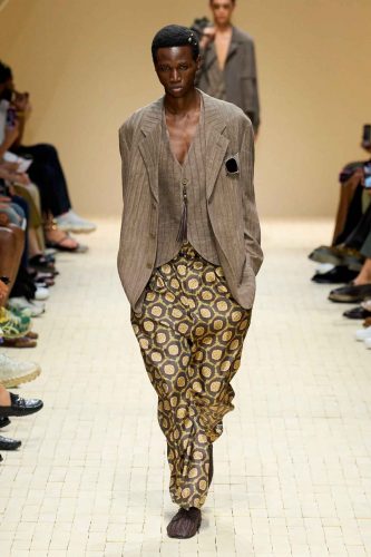 Emporio Armani, verão 2026 - Foto: Reprodução/Vogue Runway