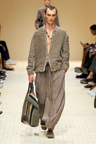 Emporio Armani, verão 2026 - Foto: Reprodução/Vogue Runway