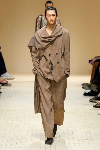 Emporio Armani, verão 2026 - Foto: Reprodução/Vogue Runway