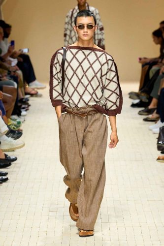 Emporio Armani, verão 2026 - Foto: Reprodução/Vogue Runway