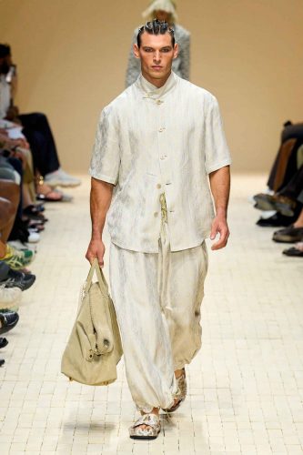 Emporio Armani, verão 2026 - Foto: Reprodução/Vogue Runway