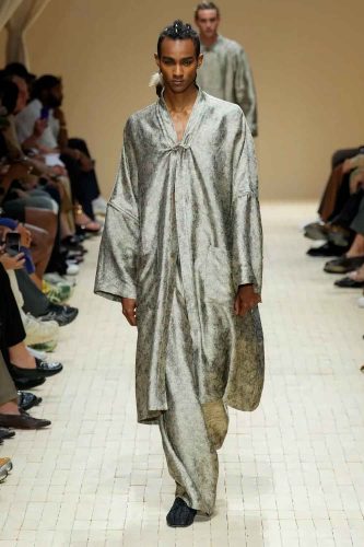 Emporio Armani, verão 2026 - Foto: Reprodução/Vogue Runway